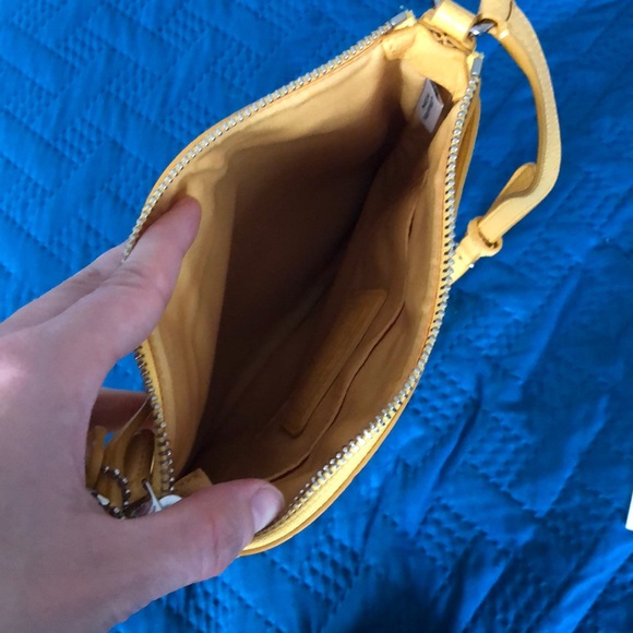 Coach yellow leather shoulder bag - Picture 6 of 6